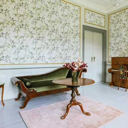 Semesterbostad Manor With Soul Between Forest And On Funen Ullerslev