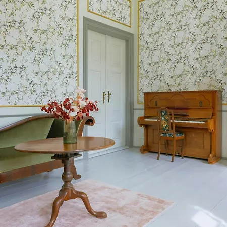Manor With Soul Between Forest And On Funen Semesterbostad Ullerslev