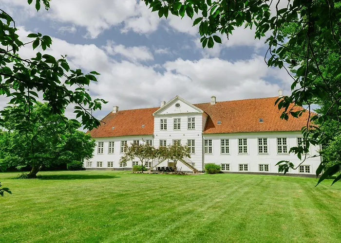 Manor With Soul Between Forest And On Funen Vakantiehuis Ullerslev