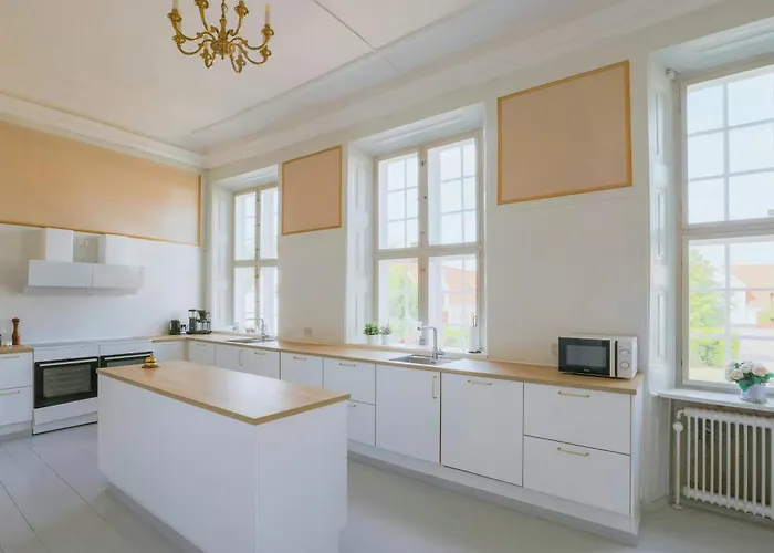 Manor With Soul Between Forest And On Funen * Ullerslev