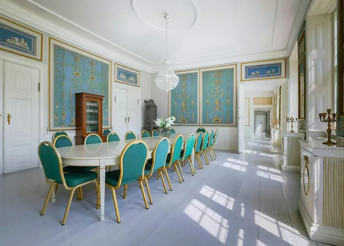 Vakantiehuis Manor With Soul Between Forest And On Funen Ullerslev