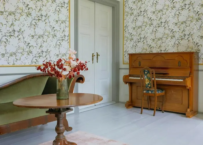 Manor With Soul Between Forest And On Funen Vakantiehuis Ullerslev