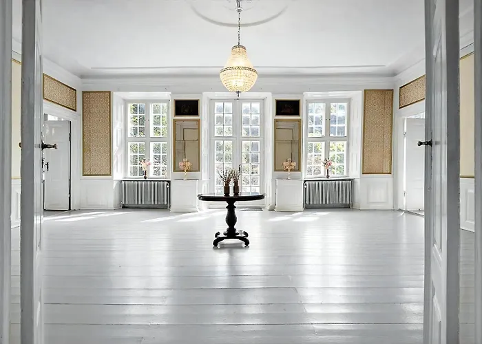 Manor With Soul Between Forest And On Funen Vakantiehuis Ullerslev