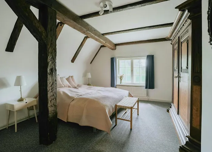 Vakantiehuis Manor With Soul Between Forest And On Funen Ullerslev