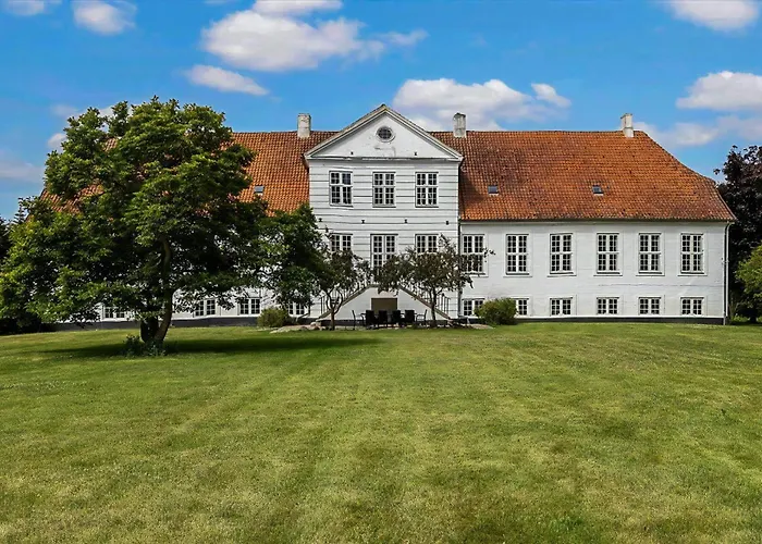 Manor With Soul Between Forest And On Funen Feriehus Ullerslev